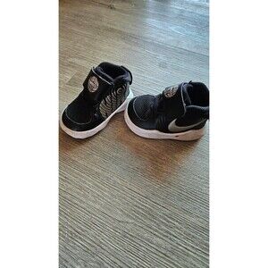 Nike team hustle baby shoes 3c black silver sneaker